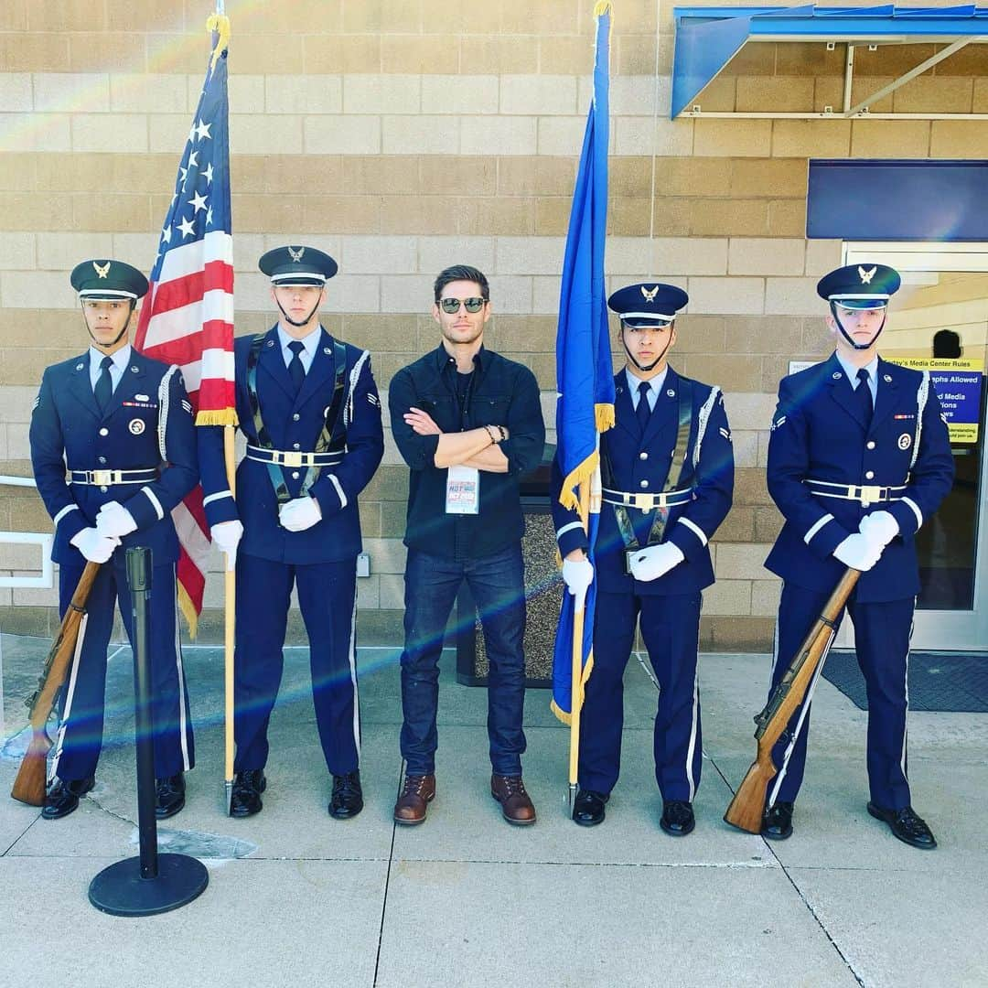 ジェンセン・アクレスさんのインスタグラム写真 - (ジェンセン・アクレスInstagram)「Just another day at the track.  No biggie. Thank you @nascar and @kansasspeedway for a fantastic experience.  You guys sure do know how to put on a show and entertain a crowd.  Epic day.」10月21日 6時09分 - jensenackles