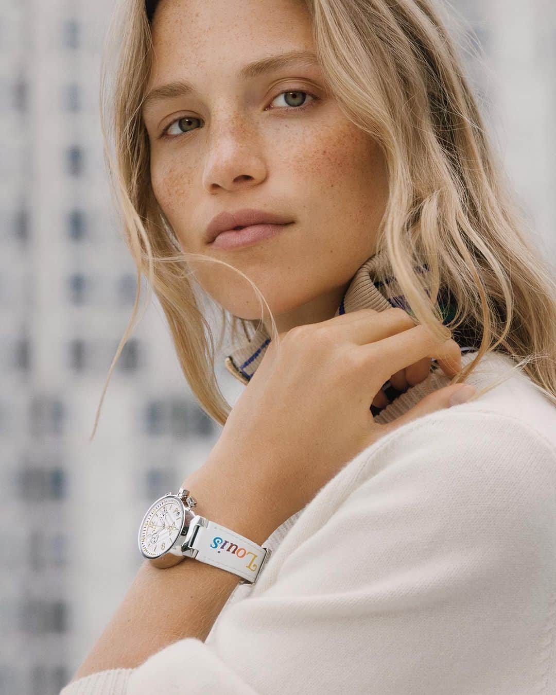 のインスタグラム：「An extra dose of character. #LouisVuitton captured the vibrant spirit of the New Wave Leather Goods in a new Tambour watch. See the new models via link in bio.」