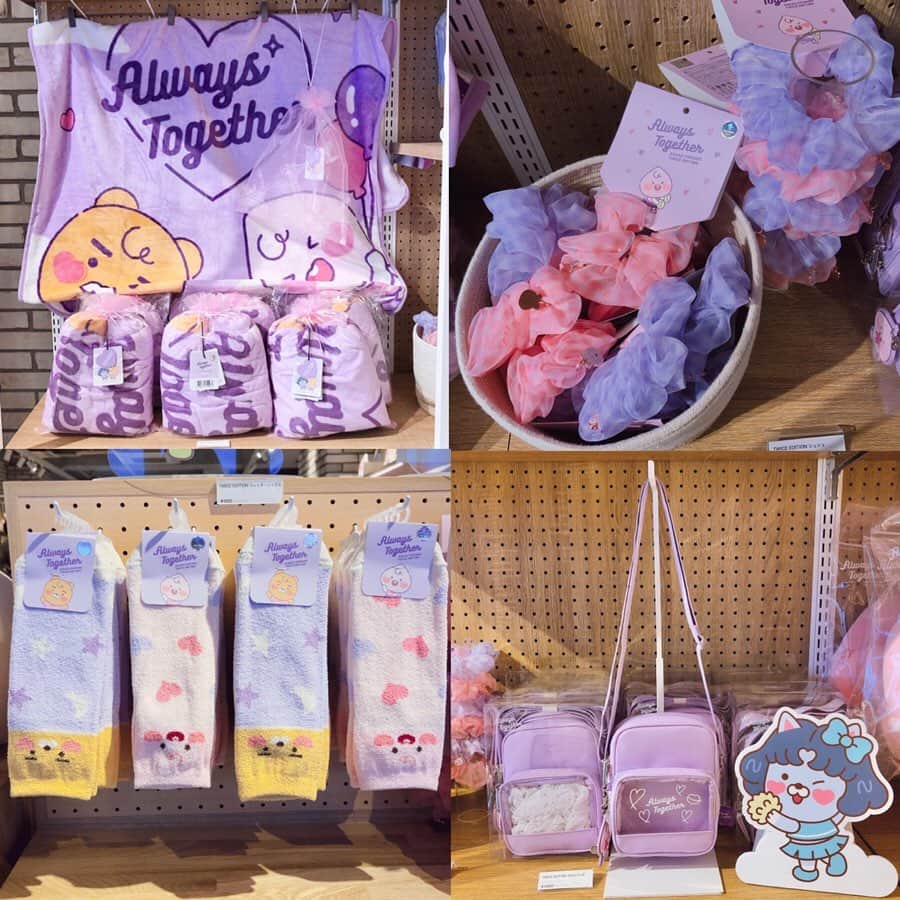 ハルハルさんのインスタグラム写真 - (ハルハルInstagram)「KAKAO FRIENDS TWICE EDITIONに行ってきた🍑♡﻿ ﻿ ﻿ あんにょん。のぼりんです🙋🏻‍♀️﻿ 今回はONCEもカカオフレンズファンも見逃せない期間限定ストアをご紹介します◎﻿ ﻿ ﻿ 『KAKAO FRIENDS TWICE EDITION 期間限定ストア』﻿ ﻿ カカオフレンズを愛するTWICEのメンバーが、自分が使ってみたいグッズを特別に手がけたんだって😳💕﻿ ﻿ そんなアイテムたちはどれもめちゃくちゃ可愛い！♡﻿ ﻿ 特にライアン、アピーチ、NEOのほっぺがハートになっているのがツボすぎる🤤💗﻿ ﻿ TWICEメンバーのサイン入りのグッズも展示してあったよ！﻿ ﻿ 全6会場で開催中◎﻿ 気になる方は、ぜひ行ってみてね🥰﻿ ﻿ ﻿ ハルハルが行ったのはSTUDIO_KAKAO FRIENDS🍒💕﻿ APEACH OMOTESANDOの隣だよ🙆🏻‍♀️﻿ ﻿ ◼︎STUDIO_KAKAO FRIENDS﻿ 期間:10月20日〜﻿ 営業時間:11:00〜20:00﻿ アクセス:東京都渋谷区神宮前4-25-11 JINSHOビル1F﻿ 最寄駅:明治神宮前駅 5番出口orエレベーター専用出口﻿ ﻿ 【ほか5会場】﻿ ◼︎APEACH EBISUBASHI﻿ 期間:10月20日〜﻿ ﻿ ◼︎SHIBUYA109﻿ 期間:11月5日〜11月20日﻿ ﻿ ◼︎SHIBUYA109阿倍野店﻿ 期間:11月5日〜11月20日﻿ ﻿ ◼︎LUMINE EST﻿ 期間:11月21日〜12月8日﻿ ﻿ ◼︎阪急うめだ本店﻿ 期間:11月13日〜11月26日﻿ ﻿ ﻿ ﻿ #ハルスタ や#ハルハルをタグ付けしていただくと、﻿ ハルハルの記事やInstagramに投稿させていただく場合がございます💕﻿ #하루스타 #하루하루 를 태그 하시면﻿ 하루하루의 기사와 인스타그램에서 사용할 가능성이 있습니다💕﻿ ﻿ ﻿ ﻿ ﻿ #KAKAOFRIENDSTWICEEDITION﻿ #カカオフレンズ#KAKAOFRIENDS#TWICE#트와이스#onceと繋がりたい#once﻿」10月21日 17時09分 - haruharu_furyu