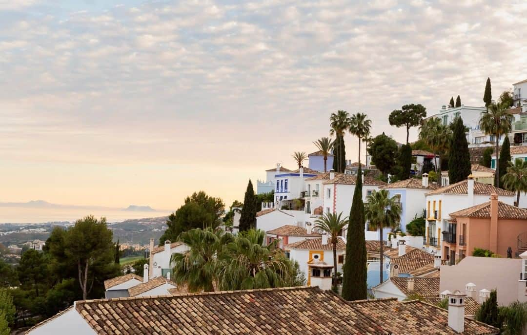 National Geographic Travelさんのインスタグラム写真 - (National Geographic TravelInstagram)「Photo by @mathiassvold | The sun sets on the colorful and beautiful village of La Heredia, located in the south of Spain. On a clear day you can see Gibraltar on the horizon and sometimes even Africa. Follow me @mathiassvold for more stories and nature images. #laheredia #spain」10月21日 17時05分 - natgeotravel