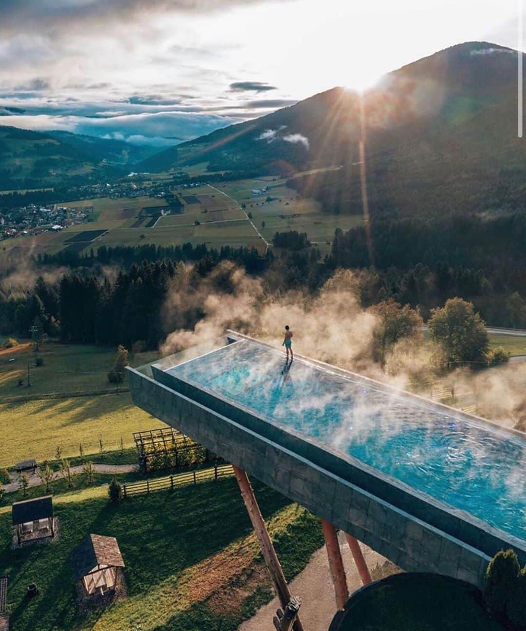 Earth Picsさんのインスタグラム写真 - (Earth PicsInstagram)「A skypool overlooking the Italian Alps. 🏔Would you swim here? (📸: @thetravelpro ) . . . . . . . . . . . . #travellife #tblogger #traveldiary #instapassport #luxurytravel #vacation #traveldiaries #travelingram #tourist #travel #globe_travel #splendid_earth #ig_worldphoto #rei1440project #culturetrip #instavacation #bbctravel #travelwithme #iamatraveler #exploretheworld #neverstoptraveling #explorenewplaces #forgeyourownpath #islandparadise #luxurytraveler #wanderingfeet #travelbugs #travelphotooftheday」10月21日 17時45分 - earthpix