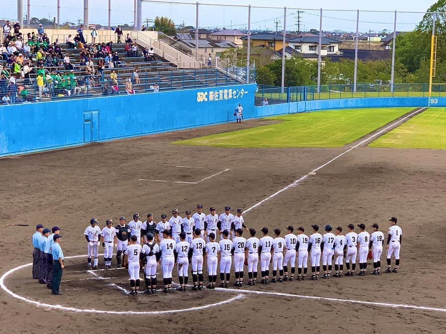 上杉あずささんのインスタグラム写真 - (上杉あずさInstagram)「. #第145回九州地区高校野球大会 #高校野球 #九州大会 @ #佐賀ブルースタジアム  10/20(日) ★第1試合 #大分商業 (大分2位)VS #大崎 (長崎2位) 大分商４－３大崎 (延長10回) . 大分商・先発の川瀬くん、直球スピード出てた👏🏻力強い球でした！安打を打たれながらも要所を締める好投！ 大崎・先発の田中くんも立ち上がりよく、試合の主導権は大商に握られながらも粘り強く投げました。 大崎は8回に2連続適時三塁打などで3点とって同点に追いつきました！恐るべき粘りでした！ しかし、大商も川瀬くんギア上げて粘る大崎打線を抑えました！最後は押し出し死球が決勝点になって大商勝利！両先発が完投！！ナイスゲームでした！！ . ★第2試合 #八重山農林 (沖縄2位)VS #福岡第一 (福岡1位) . 八重山農林１－８福岡第一 7回コールド 福岡第一は4番の岸本くんか3安打の活躍👏🏻2番手サウスポー久場くんは3回無安打無失点に2安打の活躍！！八重山農林はミスが目立ったようにも感じます。少ない人数でアルプスも一体となって元気に応援する姿は素敵でした！甲子園オジサンみたいな人も熱烈応援してました！！！ . 九州大会は本日ベスト4が出揃いました！ #明豊 #大分商業 #創成館 #鹿児島城西 が #選抜甲子園 出場へと前進！！さあどこが秋の九州チャンピオンに輝くのか！！楽しみにしております🏆 #センバツ への道 #甲子園 #明治神宮 #神宮 #秋 #九州王者 #佐賀 #kokoyakyu #baseball #championship #autumn #fall #tournament」10月21日 17時53分 - azumacks