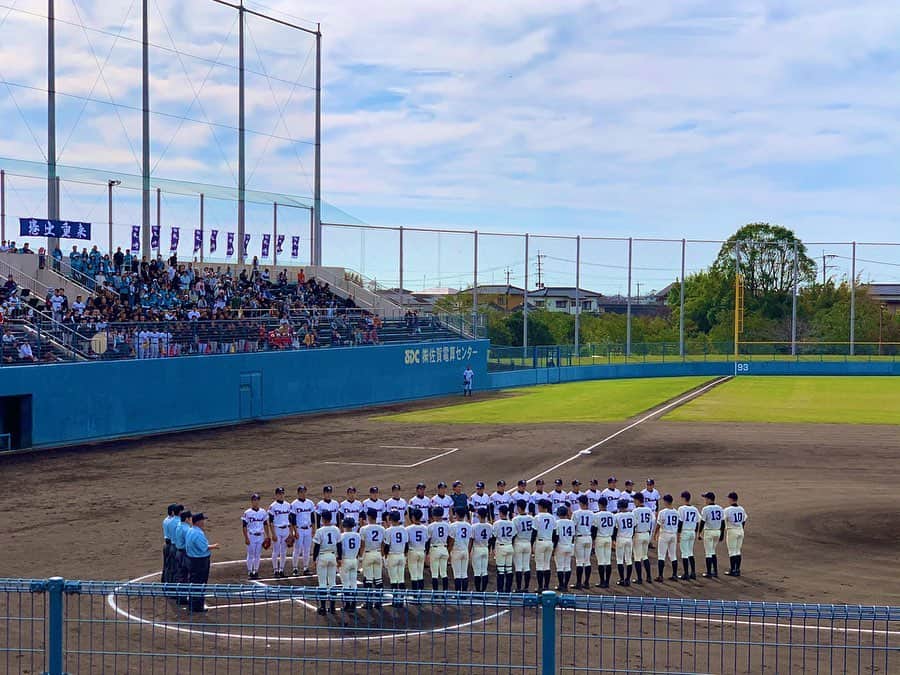 上杉あずさのインスタグラム：「. #第145回九州地区高校野球大会 #高校野球 #九州大会 @ #佐賀ブルースタジアム  10/20(日) ★第1試合 #大分商業 (大分2位)VS #大崎 (長崎2位) 大分商４－３大崎 (延長10回) . 大分商・先発の川瀬くん、直球スピード出てた👏🏻力強い球でした！安打を打たれながらも要所を締める好投！ 大崎・先発の田中くんも立ち上がりよく、試合の主導権は大商に握られながらも粘り強く投げました。 大崎は8回に2連続適時三塁打などで3点とって同点に追いつきました！恐るべき粘りでした！ しかし、大商も川瀬くんギア上げて粘る大崎打線を抑えました！最後は押し出し死球が決勝点になって大商勝利！両先発が完投！！ナイスゲームでした！！ . ★第2試合 #八重山農林 (沖縄2位)VS #福岡第一 (福岡1位) . 八重山農林１－８福岡第一 7回コールド 福岡第一は4番の岸本くんか3安打の活躍👏🏻2番手サウスポー久場くんは3回無安打無失点に2安打の活躍！！八重山農林はミスが目立ったようにも感じます。少ない人数でアルプスも一体となって元気に応援する姿は素敵でした！甲子園オジサンみたいな人も熱烈応援してました！！！ . 九州大会は本日ベスト4が出揃いました！ #明豊 #大分商業 #創成館 #鹿児島城西 が #選抜甲子園 出場へと前進！！さあどこが秋の九州チャンピオンに輝くのか！！楽しみにしております🏆 #センバツ への道 #甲子園 #明治神宮 #神宮 #秋 #九州王者 #佐賀 #kokoyakyu #baseball #championship #autumn #fall #tournament」