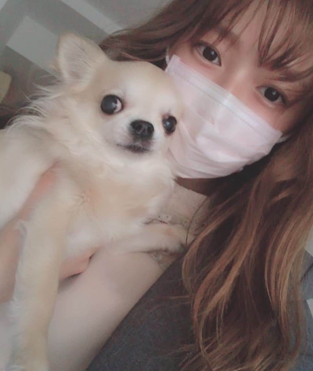 高咲里音のインスタグラム：「. ワンピースにスーツジャケット ちょっと子どもっぽいけど」
