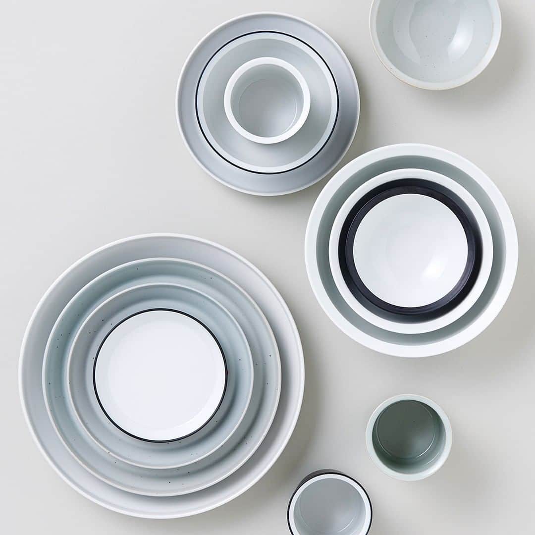 のインスタグラム：「[Collection: RIM]⁠ 器の縁に工夫を凝らし、和食器と洋食器のテイストを併せ持つRIM。現代の食卓に登場する多様なメニューに対応する、オールマイティな形状とサイズ展開です。⁠ （詳しくはLinkin.bioをクリック @kintojapan）⁠ ---⁠ RIM has a distinctive rim design, incorporating essences of both Japanese and European tablewares. The wide range of shapes and sizes acommodate diverse dishes.⁠ (see linkin.bio @kintojapan)⁠ ---⁠ Share your KINTO items with #mykinto for a chance to be featured.⁠ .⁠ .⁠ .⁠ #kinto #キントー⁠ #rim #plate #bowl #houseware #homedecor #tableware #interior #simpledesign #simplelife #食器 #インテリア #シンプル #暮らしの道具 #暮らしを楽しむ #シンプルな暮らし  #丁寧な暮らし」