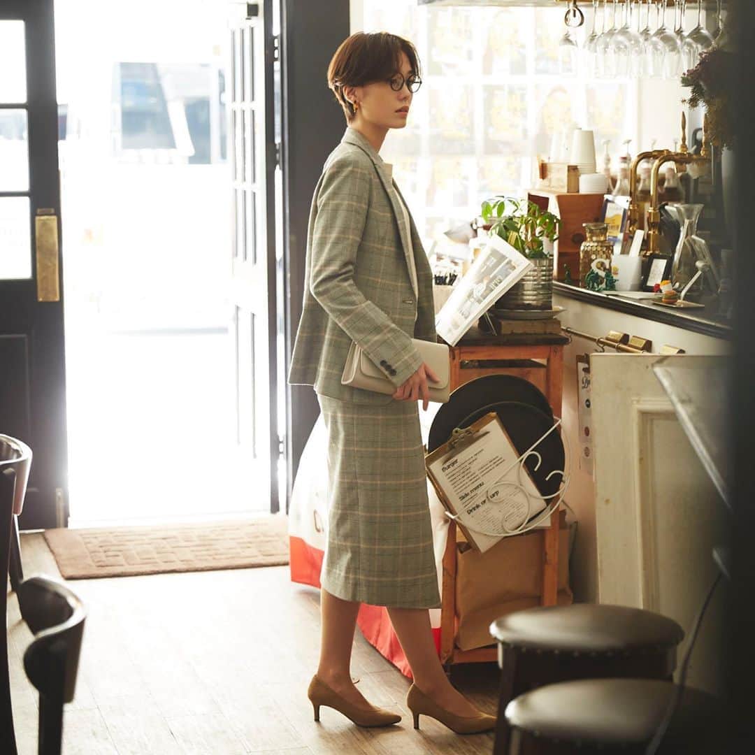 SUIT SELECT スーツセレクトさんのインスタグラム写真 - (SUIT SELECT スーツセレクトInstagram)「【Long Skirt】 英国調のグレンチェックがクラシカルな、今季のイチ押しスタイル。 ロングスカートが女性らしいエレガントさをプラス。 ・ JACKET ¥18,000 / SKIRT ¥9,000 (税別、スーツセレクト) ・ ・ ・ #suit #スーツ #suitselect #スーツセレクト #スーツのある日常 #平野マユ ・ #レディース #レディースファッション #レディースコーデ #働く女性 #ビジネス #カジュアル #リラックス #新作 #秋 ・ #fashion #ootd #outfit #ladies #ladiesfashion #ladiescode #workingwoman #business #casual #relax #glencheck #2019aw #aw #autumn #autumnfashion」10月21日 9時06分 - suitselect_japan_official