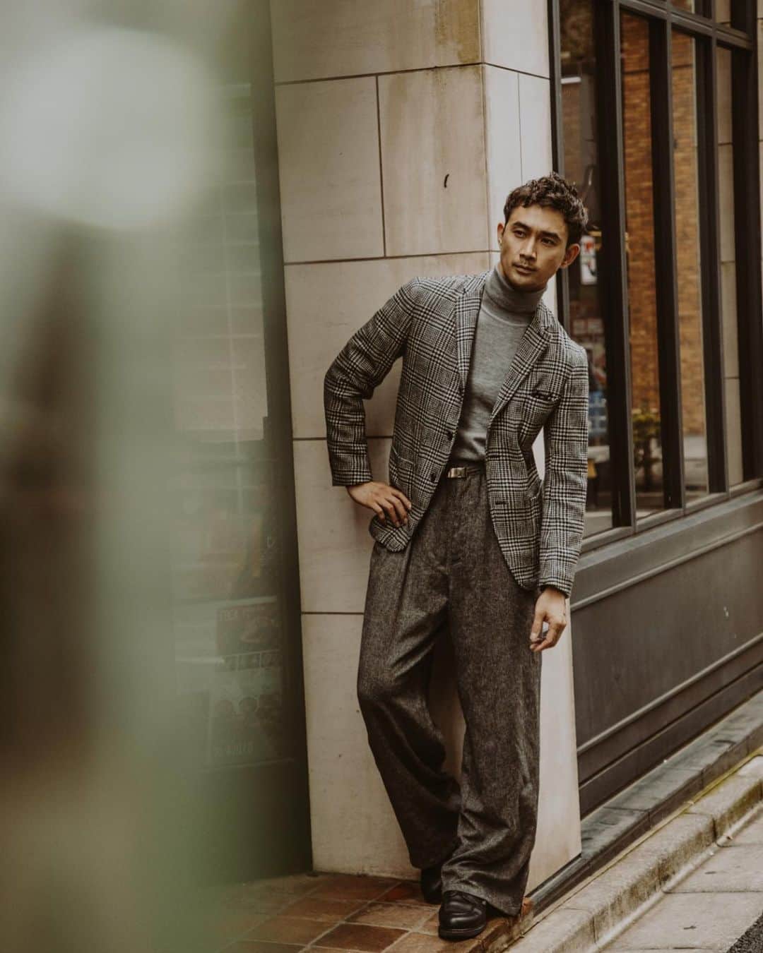 のインスタグラム：「photo by @jbuddyphoto  good vibes🤞  #shooting #testshoot #photography #naturephotography #portfolioshoot #malemodel #asianmodel #japan_photo  #versace #paraboot #rolex #yachtmaster #uniqlo #ginza #ginza #銀座の朝 #ゲリラ作戦 #instagood #instalike #instagram #instacool #followforfollowback」