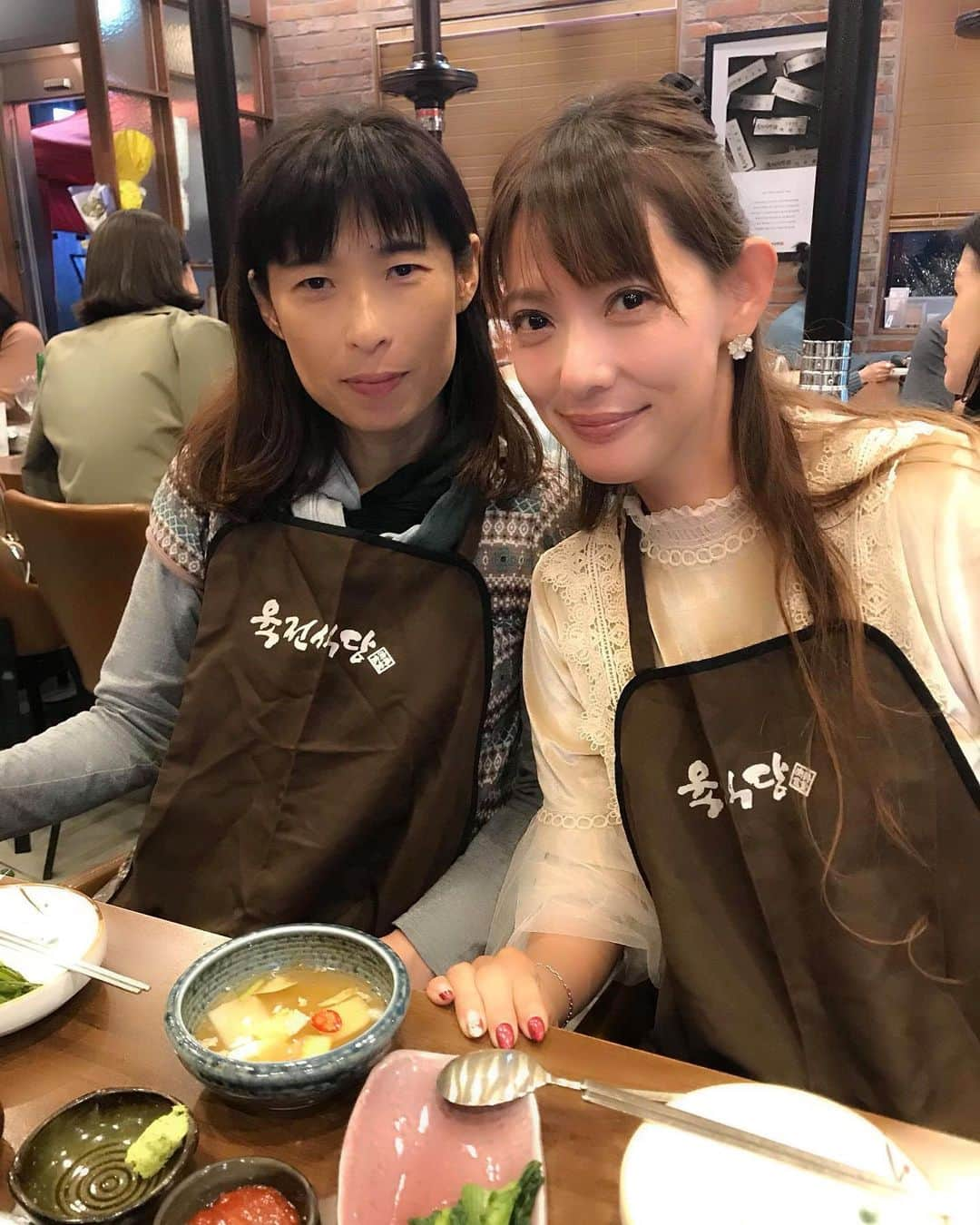 箕輪玖美さんのインスタグラム写真 - (箕輪玖美Instagram)「朝はアワビ粥🥣 珠江ちゃんも合流して… 昼はトーストと屋台🍢 夜はサムギョプサル🥩  食べてばっかり？🤣 韓国は美味しすぎる❤️ #韓国 #女子旅 #海外旅行 #アラフィフ #韓国料理好きな人と繋がりたい  #マシッソヨ #チャルモッゴスムニダ #箕輪玖美」10月21日 9時34分 - kumi.111