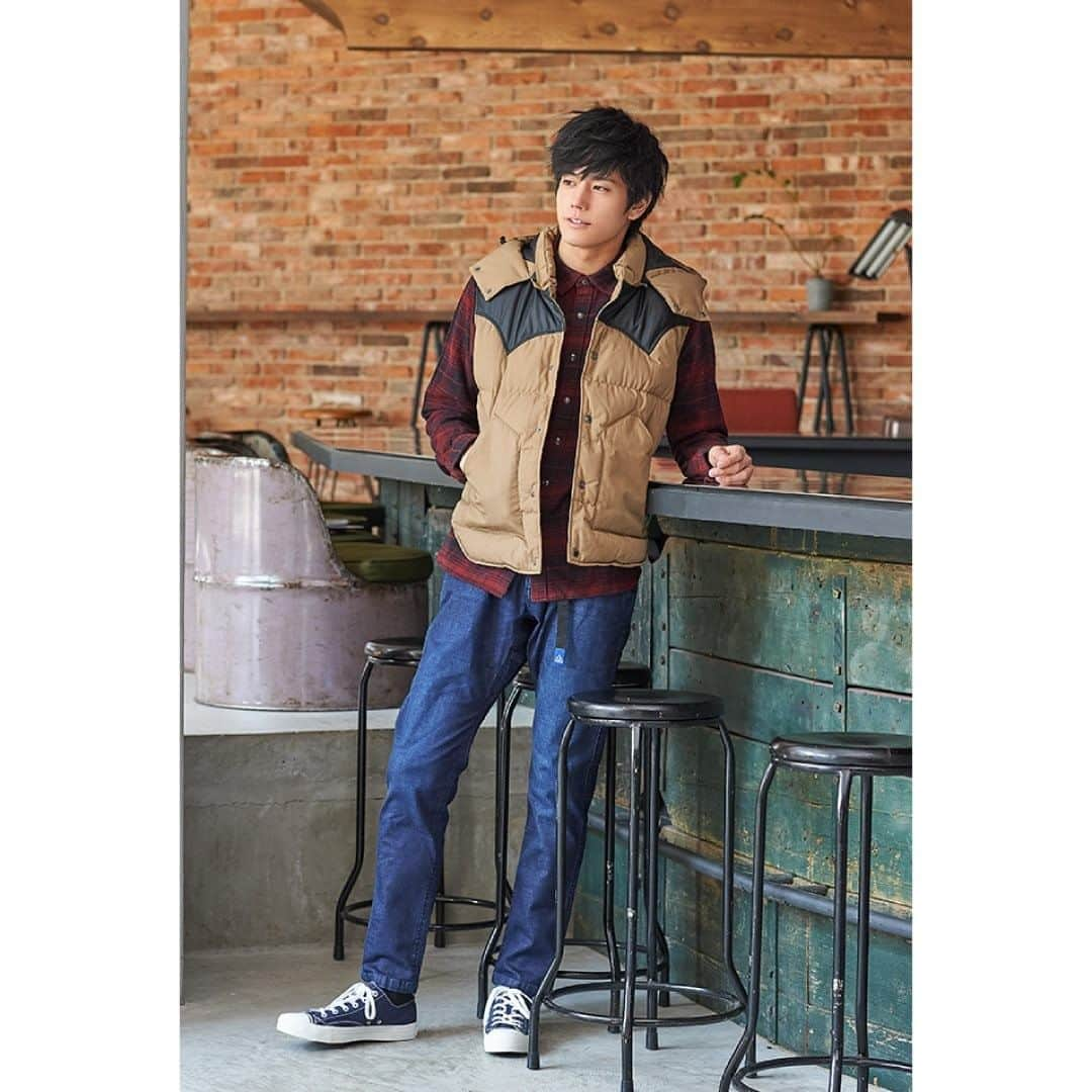 アベイルオフィシャルさんのインスタグラム写真 - (アベイルオフィシャルInstagram)「⛰Men's New coordinate🏔  ベストを使ったアウトドアコーデ💡  タウンユースとしても使える秋色を意識したおしゃれな着こなし🧱  #アベイル #avail #しまむら #プチプラ  #チェック柄 #秋コーデ #岩永徹也 #檀黎斗 #パンツ #トレンド #今日のコーデ  #メンズ #メンズコーデ #カジュアルコーデ #メンズファッションコーデ #タウンユース #アウトドア #アウトドアコーデ」10月21日 9時47分 - gravail