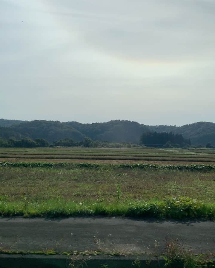 金子貴俊のインスタグラム：「今日は秋田でロケ 長閑な風景 しみるなぁー☺️ #秋田＃田園風景#アウトドア#outdoor#nature#旅#travel#traveler #trip」