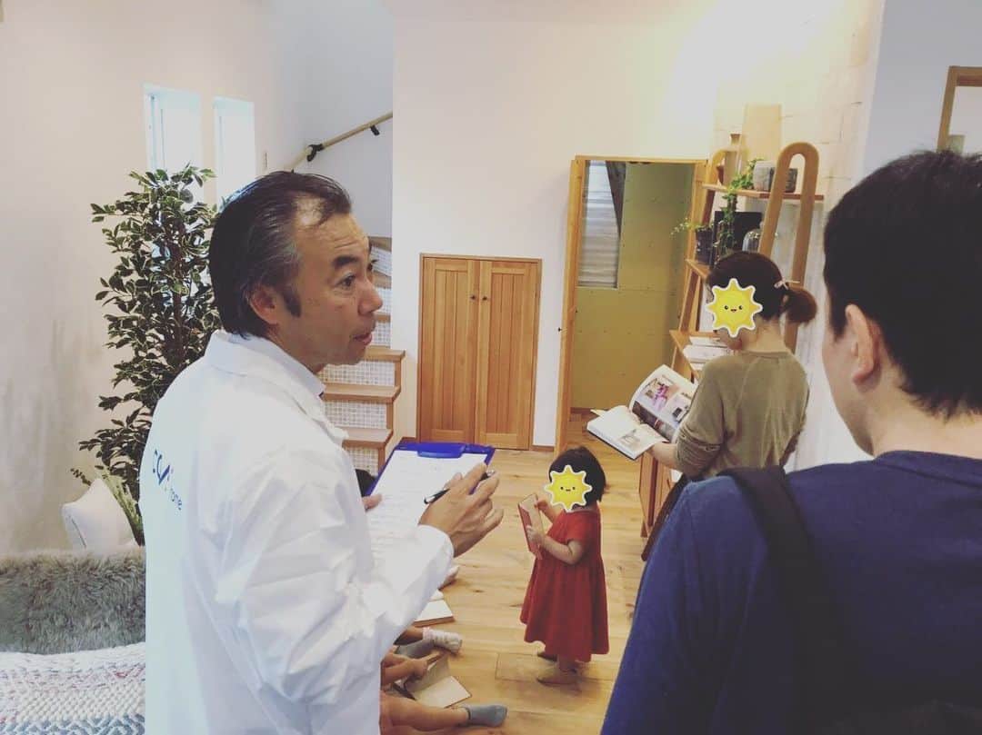 株式会社トーヤハウスのインスタグラム：「10月19日(土)20日(日)に﻿ 東区沼山津で完成見学会を﻿ 開催いたしました😊🎉 ﻿ ご来場下さいました皆様️﻿ 可愛くかしこいお家はいかがでしたか❓﻿ たくさんの方々に足を運んで頂き 今回も大盛況となりました😄 ありがとうございました😊✨ 実際にお家を見ると🏠 想像が膨らみますよね⭐️ ﻿ お家のこと、﻿ なんでもご相談承り中です✨﻿ お気軽にお問い合わせ下さい😊﻿ ﻿ ⬇︎お問合せはこちら⬇︎﻿ TEL:0120-108-554﻿ WEB:@toyahouse.jp﻿ ﻿ #工務店 #注文住宅 #住宅 #自然素材 #zeh #暮らし #リビング #ldk #平屋 #二世帯 #マイホーム #casa #新築 #家づくり #myhome #免震 #耐震 #family #キッチン #インテリア #建築 #中庭 #熊本県 #熊本市 #kumamoto #トーヤハウス #おしゃれ #見学会 #かわいい #デザイナー」