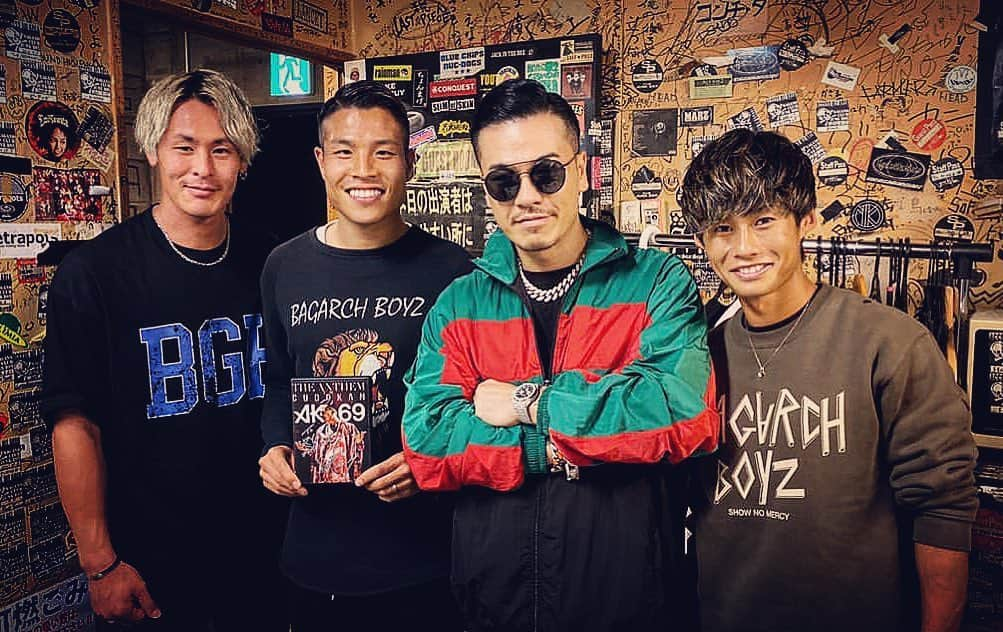 村山智彦さんのインスタグラム写真 - (村山智彦Instagram)「ㅤㅤㅤㅤㅤㅤㅤㅤㅤㅤㅤㅤㅤ  AK69 THE ANTHEM JAPAN TOUR in 長野 ㅤㅤㅤㅤㅤㅤㅤㅤㅤㅤㅤㅤㅤ とにかくカッコ良かった。 発する言葉、立ち振る舞い、醸し出す雰囲気、全てがかっこいい。 それでいてお会いした時は優しく接して頂いて。 凄くパワーを貰いました。 最高の空間にいれたことに感謝です。  #ak69 @ak69_official ㅤㅤㅤㅤㅤ #最高で #最強でした #スタッフの皆さんありがとうございました #盛り上がりすぎて #汗かきすぎて #帰りにローソンで #Tシャツ買った笑 #また行きたすぎる ㅤㅤㅤㅤㅤㅤㅤㅤㅤㅤㅤㅤㅤ @kubo.takayoshi  さん色々と手配していただき本当にありがとうございました。」10月21日 10時26分 - tomohiko_murayama