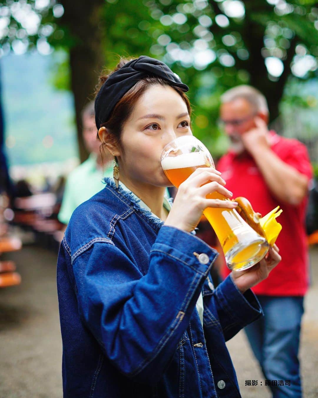 のインスタグラム：「今夜は『旅するドイツ語』 初めてのチャレンジ回❗️ ビールにもやっと🙌 果たしてどんな出会いがあるでしょう❣️ 緊張のチャレンジ初回。 是非観て笑ってやってください笑  23時30分からO.Aです。  お楽しみに🍻  #deutschland  #beer  #ふふふ」