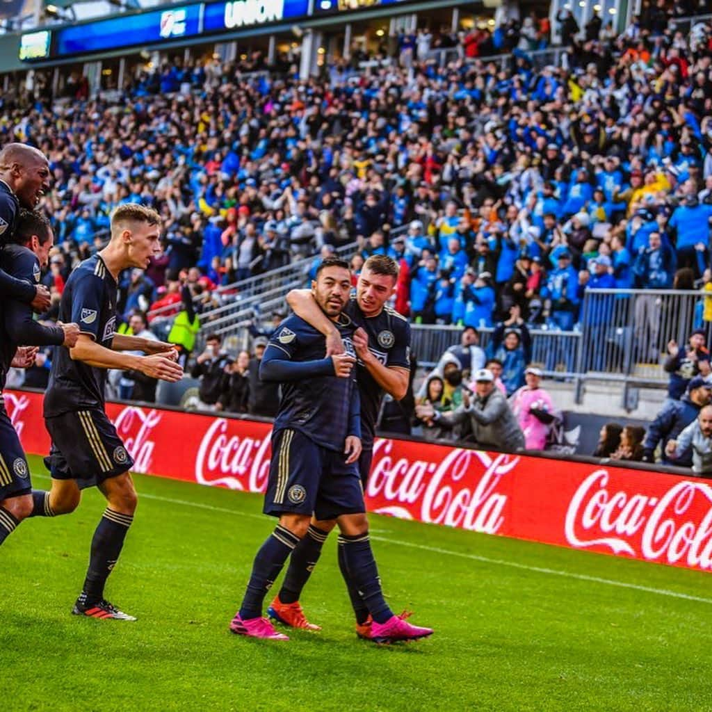 マルコ・ファビアンさんのインスタグラム写真 - (マルコ・ファビアンInstagram)「Una noche que jamás olvidaré, de esas con las que todos sueñan en el fútbol...darle el gol de la victoria a tu equipo en tiempos extras, pero el gol es solo la recompensa de lo que hicieron mis compañeros, un gran partido y todo el mérito es para ellos!  Dije que vendría hacer historia y hoy es primera vez que este equipo avanza a semifinales, gracias Philly, demostrando que con este gol las cosas que pasan internamente, no es el reflejo de lo que muestras en la cancha... como siempre he sido un profesional y un triunfador.  A Night to remember, the ones that everybody dream in futbol. Score the winning gol in overtime, but it’s only the reward of my team mates hard work, a great match and all the merit is for them. I said I came to make history, and today is the first time that this team reach semifinals, thank you Philly. This goal shows that the things happens internally, does not reflect what you show on the field, as always I have been a professional and a winner.  #phillyornothing #todasal10 #tunelesincluidos #magia #gloriaadios #paciencia #karma #glücklich #semifinales #mls 🤫」10月21日 10時40分 - marcofabian_10