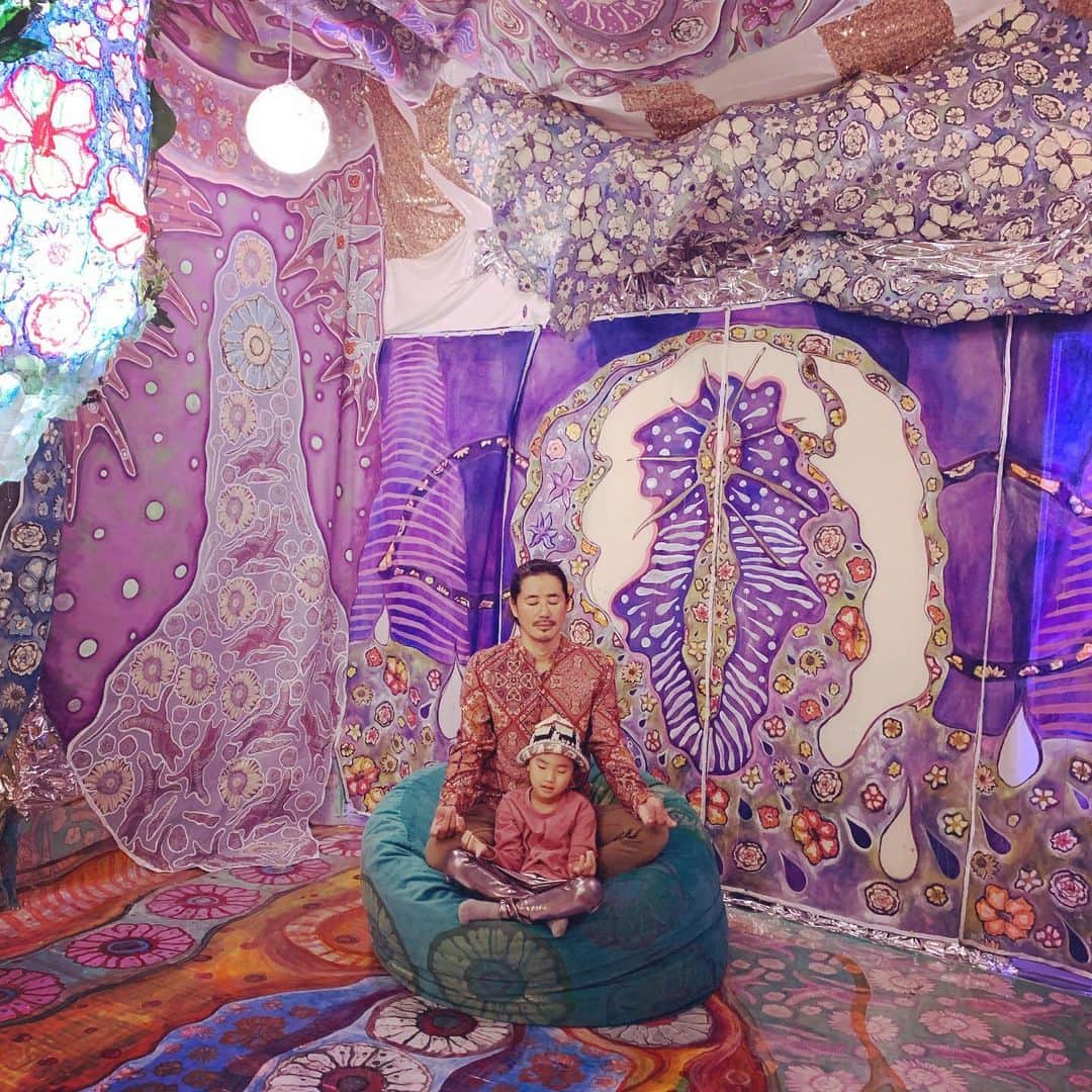 鈴木一真さんのインスタグラム写真 - (鈴木一真Instagram)「The Psychedelic Meditation⚡︎ 冥想サイケデリック🧘‍♂️ Alchemy Tunnel, the latest immersive art installation by #LaurieShapiro #RadiantSpace #Psychedelic #Meditation #Weekend #冥想」10月21日 10時57分 - _kazumasuzuki_