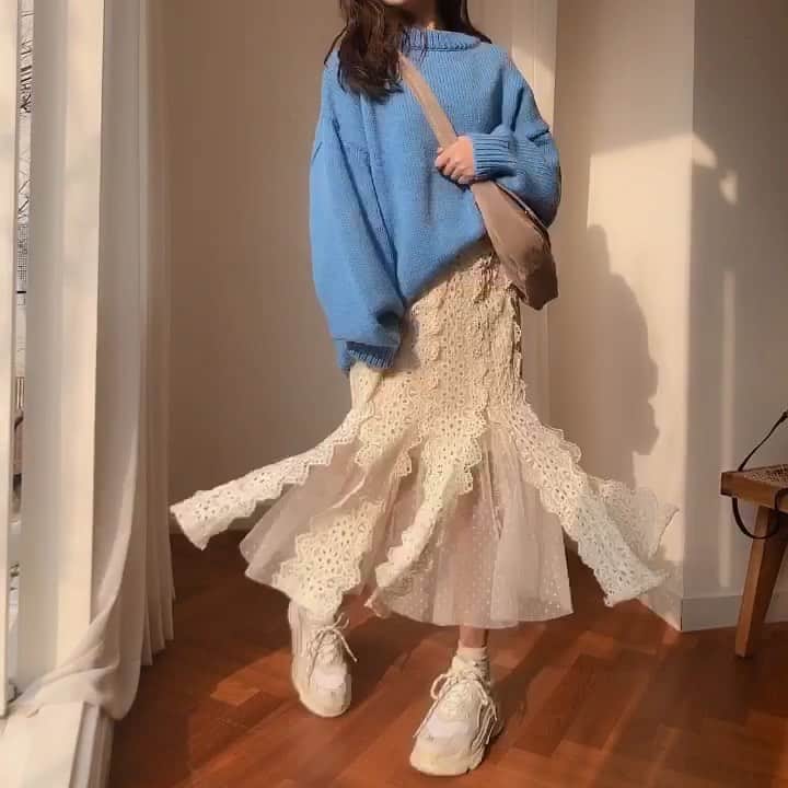 Chuuのインスタグラム：「문의 많이주셨던 ‘너에게 다 줄래 skirt ‘ 입고되었어요 💕#chuu #chuuseoul」