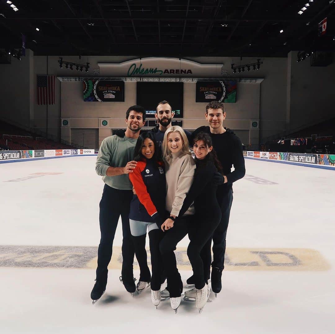 ジェシカ・カラランのインスタグラム：「First Grand Prix together✅ What fighters these two teams are... US Pairs are on the rise 💯Thank you to everyone for their support & words of encouragement here in Vegas 🇺🇸 it was so awesome to meet everyone! You guys are THE BEST!!! Can’t wait to improve this upcoming week, this time in Kelowna 🇨🇦」