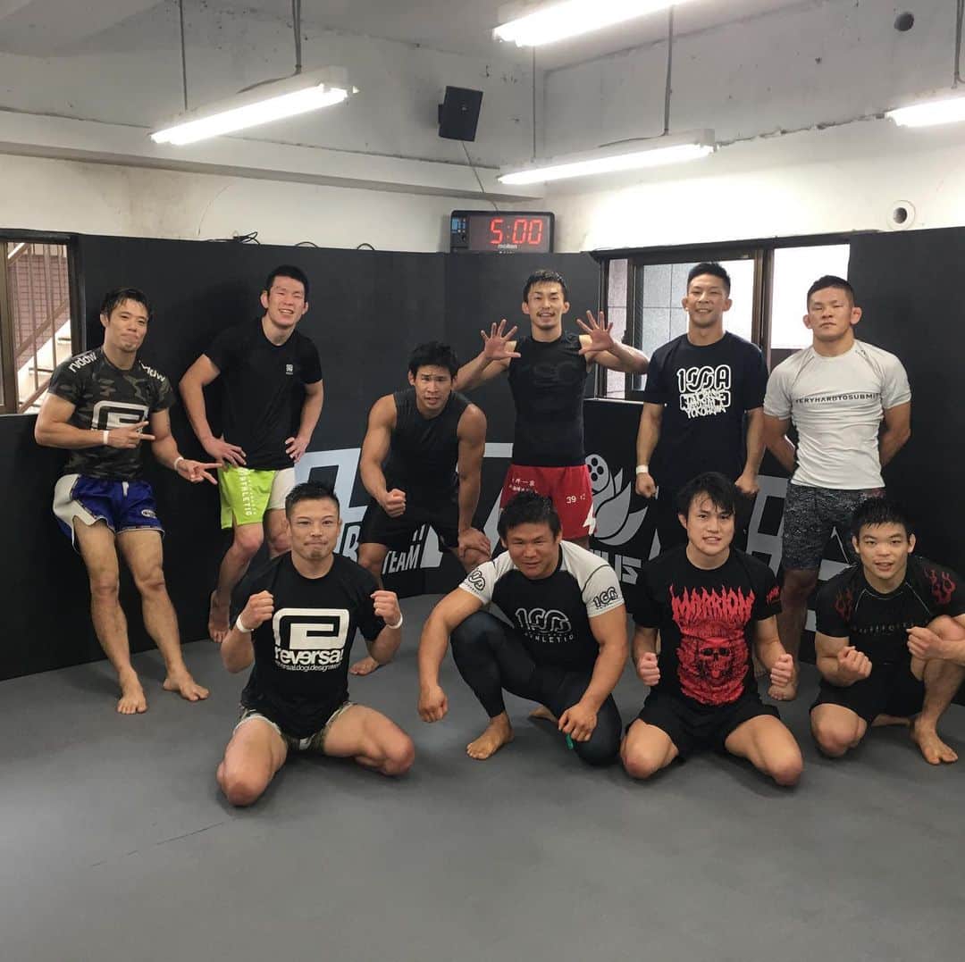 青木真也のインスタグラム：「月曜日の朝。5分7R。レスリング重視のスタイルで。#onechampionship #青木真也 #shinyaaoki #mma#柔術#36歳」