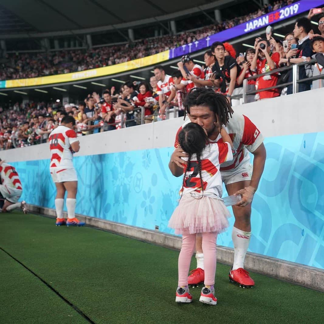 ラグビーワールドカップさんのインスタグラム写真 - (ラグビーワールドカップInstagram)「👨‍👧💕 #RWC2019 #JPNvRSA #RWC東京 #ラグビー日本代表」10月21日 11時30分 - rugbyworldcupjp