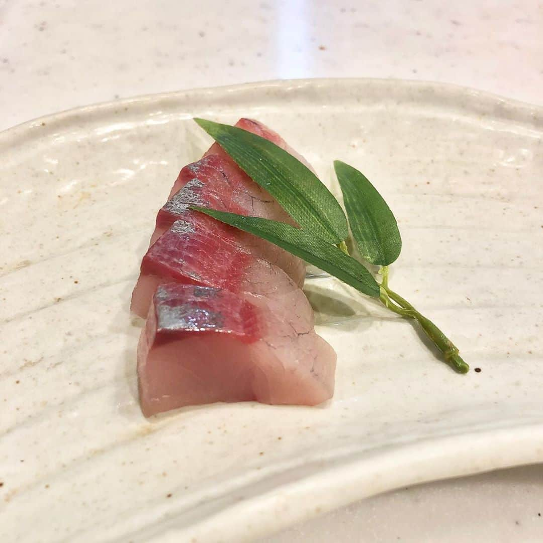 山縣亮太さんのインスタグラム写真 - (山縣亮太Instagram)「今シーズンも終わりましたが、魚を食べてまた頑張ります！ #イナダ　#スズキ　#キントキダイ　#マダイ　#釣り　#さかなばっか　#料理」10月21日 11時47分 - y.ryo34