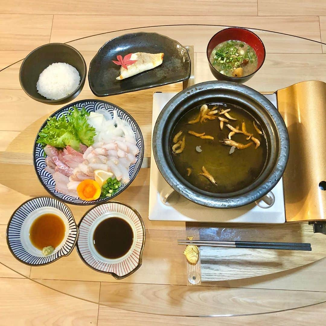 山縣亮太さんのインスタグラム写真 - (山縣亮太Instagram)「今シーズンも終わりましたが、魚を食べてまた頑張ります！ #イナダ　#スズキ　#キントキダイ　#マダイ　#釣り　#さかなばっか　#料理」10月21日 11時47分 - y.ryo34