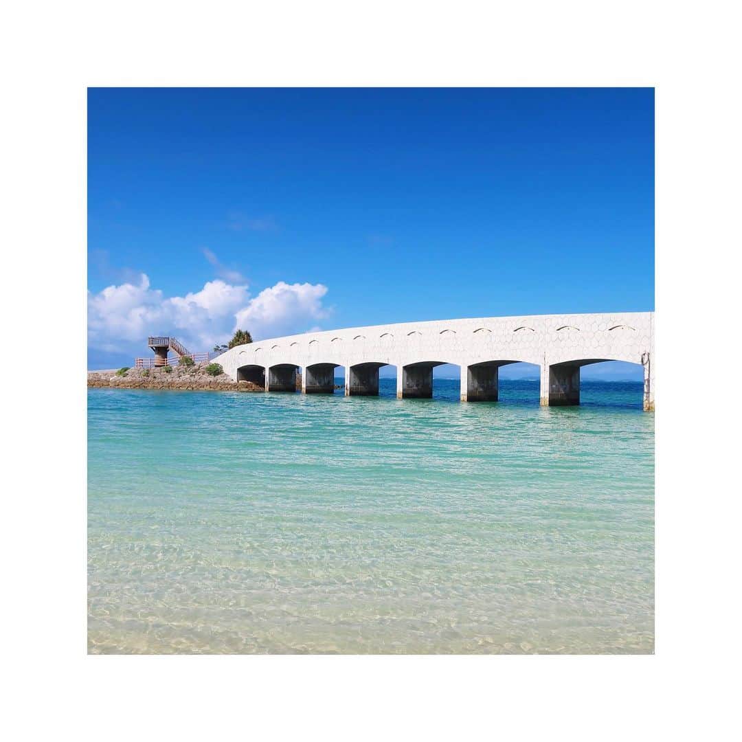 汐川ほたてのインスタグラム：「＊ この前撮影で沖縄に行ってきました🐠💕 めちゃくちゃ良い天気で海がとっても綺麗で、お魚とかカニとかもたくさんいて…最高でした😳💜 沖縄の南から北まで旅したよ✨ カレンダーの写真になるからお楽しみにっ📅 また写真載せます💫 ・ #沖縄 #美々ビーチ #海 #sea #beach #blue #ほたロケ」
