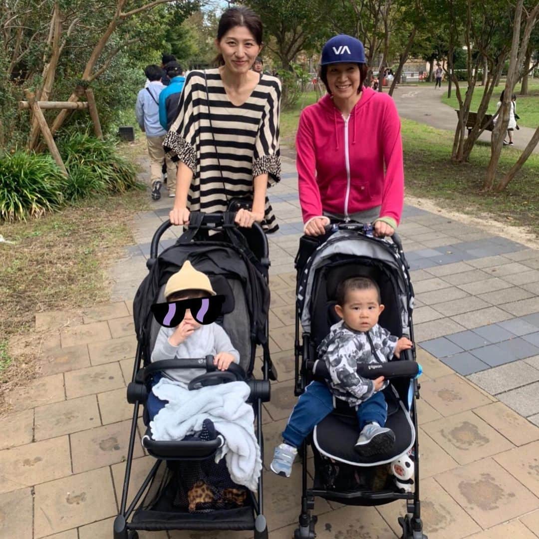 高橋みゆきのインスタグラム：「定期会👶💓会うたびに子供の成長を感じるね〜☺️嬉しいけど、なんか寂しい…次は年末忘年会かな😆 #スギちゃん #同級生 #2人の遊び姿が可愛すぎて」
