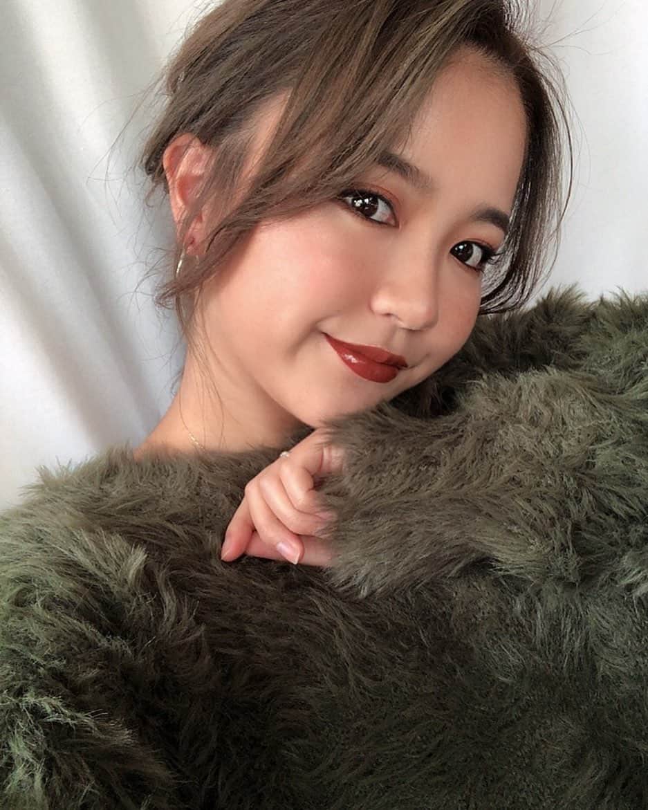 のインスタグラム：「着々と進んでる、、 @libecka_ 第2弾🥺🧡 本当にお気に入り、、、🧶🍁🍂🧡 ㅤㅤㅤㅤㅤㅤㅤㅤㅤㅤㅤㅤㅤ @libecka_ のアカウントフォローしてくれたら嬉しいです☺️❤︎ ㅤㅤㅤㅤㅤㅤㅤㅤㅤㅤㅤㅤㅤ #instagram #japan  #メイク  #YouTube  #cosmetics #love #me #makeup  #fashion #メイク #コスメ  #hair #newhair #makeup #海外コスメ #libeckabyshii #Libecka #オリジナルブランド #knit #accessory」