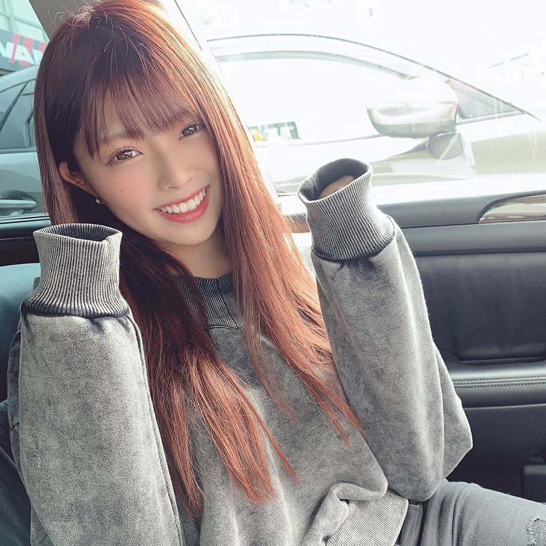 美女美容事情さんのインスタグラム写真 - (美女美容事情Instagram)「《助手席シリーズ⁉️🚗💕》⠀ *⠀ リポストを使って、素敵な写真📷✨を投稿されてる方を紹介させて頂く⠀⠀⠀⠀ 【💄美女美容事情💅】のコーナーです✨⠀ *⠀⠀⠀⠀⠀⠀⠀ いいねやコメント、フォローして応援してね❤︎🥰🎶⁣⠀ *⠀⠀⠀⠀⠀⠀⠀ 今回ご紹介させて頂きますのは❤︎⠀ りのちぃさん< @ichikawa.rino >の素敵なお写真📸⠀ *⠀ ご本人の投稿の中に度々登場してくれる助手席シリーズ🚗❤️こんなに可愛い人が助手席に乗っていたらドライブめちゃめちゃ楽しいですよね🥰妄想してきゅんきゅんしてしまいます💕⠀ *⠀⠀ りのちぃさんのアカウントには他にも素晴らしい投稿が沢山ありますので是非覗いてみてくださいね💁‍♀️💙⠀ *⠀⠀ りのちぃさん< @ichikawa.rino >⠀ 素敵な投稿ありがとうございました☺️📸✨⠀⠀⠀⠀⠀⠀⠀⠀ △▼△▼△▼△▼△▼△▼△▼△▼△▼⠀⠀⠀⠀⠀⠀⠀⠀⠀⠀⠀⠀⠀⠀⠀⠀⠀⠀⠀⠀⠀⠀⠀⠀⠀⠀⠀⠀⠀⠀⠀⠀⠀ ❤🧡💛「美女美容事情」💚💙💜⠀⠀⠀⠀⠀⠀⠀⠀⠀⠀⠀⠀⠀⠀⠀ 👇掲載ご希望の方は👇⠀⠀⠀⠀⠀⠀⠀⠀⠀⠀⠀⠀⠀⠀⠀⠀ @b_b_j.jタグ付けと🖤 # ビジョビ⠀🖤⠀⠀⠀⠀⠀⠀⠀⠀⠀⠀⠀⠀⠀⠀⠀ をタグ付けお願いします✨⠀⠀⠀⠀⠀⠀⠀⠀⠀⠀⠀⠀⠀⠀⠀⠀ ――――――――――――――――⠀⠀⠀⠀⠀⠀⠀⠀⠀⠀⠀⠀⠀⠀⠀⠀⠀⠀⠀⠀⠀⠀⠀ ～姉妹アカウントのご紹介～⠀⠀⠀⠀⠀⠀⠀⠀⠀⠀⠀⠀⠀⠀⠀⠀⠀⠀⠀⠀⠀⠀⠀⠀⠀⠀⠀ ◇美容情報を紹介している«美女美容事情～Beauty～»⠀⠀⠀⠀⠀⠀⠀⠀⠀⠀⠀⠀⠀⠀⠀⠀⠀⠀⠀⠀⠀⠀⠀⠀⠀⠀ ( @b_b_j.j_b )⠀⠀⠀⠀⠀⠀⠀⠀⠀⠀⠀⠀⠀⠀⠀⠀⠀⠀⠀⠀⠀⠀⠀⠀⠀⠀⠀ ◇美しい旅スポット紹介をしている«美 spot»⠀⠀⠀⠀⠀⠀⠀⠀⠀⠀⠀⠀⠀⠀⠀⠀⠀⠀⠀⠀⠀⠀⠀⠀⠀ ( @b__spo )⠀⠀ ⠀⠀⠀⠀⠀⠀⠀⠀⠀⠀⠀⠀⠀⠀⠀⠀⠀⠀⠀⠀⠀ よかったらこちらも覗いてみてね✨⠀ ――――――――――――――――⠀⠀⠀ #カメラ女子 #可愛い #モデル ⠀⠀ #カメラ女子部 #カメラ好き ⠀⠀⠀ #可愛い💓 #可愛い💕 ⠀⠀⠀ #キュート #モデルさん⠀⠀⠀ #cute #カジュアル⠀⠀⠀ #カジュアルコーデ #大人ファッション ⠀⠀⠀ #大人可愛い #ロングヘア⠀⠀ #オシャレさん #オシャレ女子 ⠀⠀⠀ #ストレートヘア #オシャレコーデ ⠀⠀⠀ #ドライブ #driving⠀⠀ #カラコン #ナチュラル⠀⠀⠀ #ナチュラルメイク #笑顔 ⠀⠀⠀ #smile😊 #smile⠀⠀ #smiles #カラコン」10月21日 12時30分 - b_b_j.j