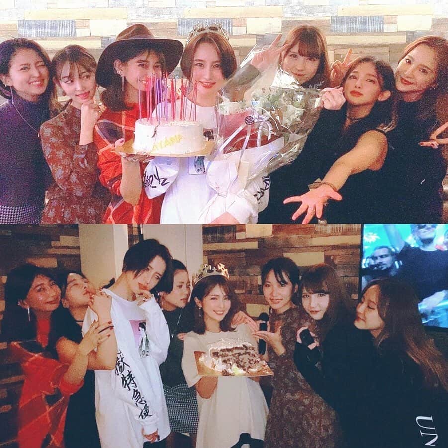のインスタグラム：「ティアラかぶったら誰でもバースデーガールになれるってことで笑  みんな忙しい中集まってくれて幸せすぎた😭✨ ありがとう❤️ 大好きメンバーに毎年祝ってもらえて幸せ者です！！ はじめっからケーキがボロボロww そして31本ローソク立てると炎が結構やばいことなります笑 年々炎増してこww  #🎂　#HBD #ありがとう　#생일　#生日　#귀염둥이」