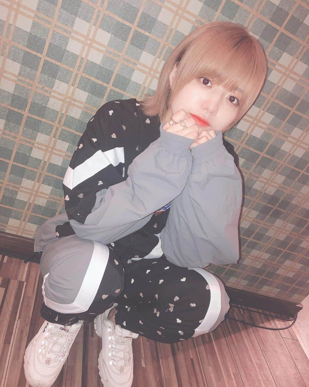 月雲ねるさんのインスタグラム写真 - (月雲ねるInstagram)「🐰🖤🐰🖤 #ファッション #セットアップ #xgirl #xlarge #fila #ootd #fashion #code #패션 #데일리룩 #오오티디 #옷스타그램 #패션스타그램 #셀카 #셀스타그램 #얼스타그램 #전신샷」10月21日 18時12分 - neruneruworld