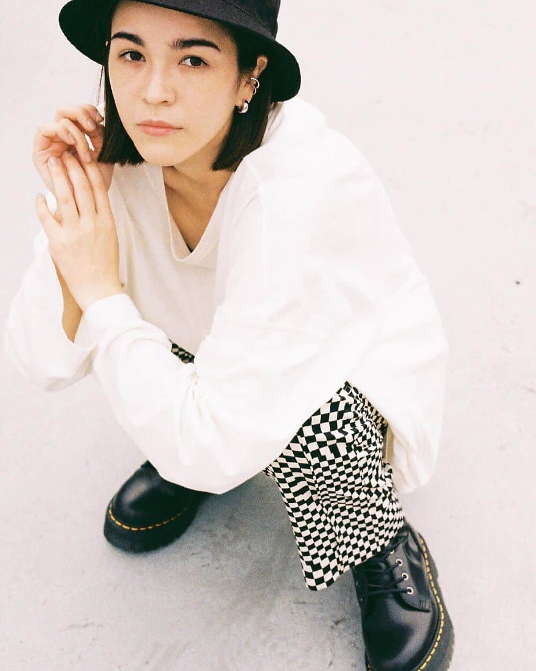 ケルク ハナのインスタグラム：「FIGURE MAGAZINE @drmartens_japan 📸:@minori_nakada 😘😘😘」
