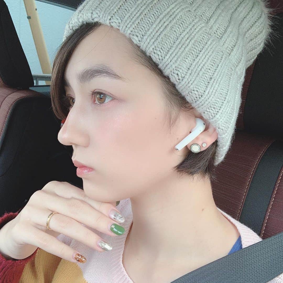 セーラのインスタグラム：「長年欲しかったピアスとエアポッツ❤️ Thank you baby♡  #marcjacobs #airpods」