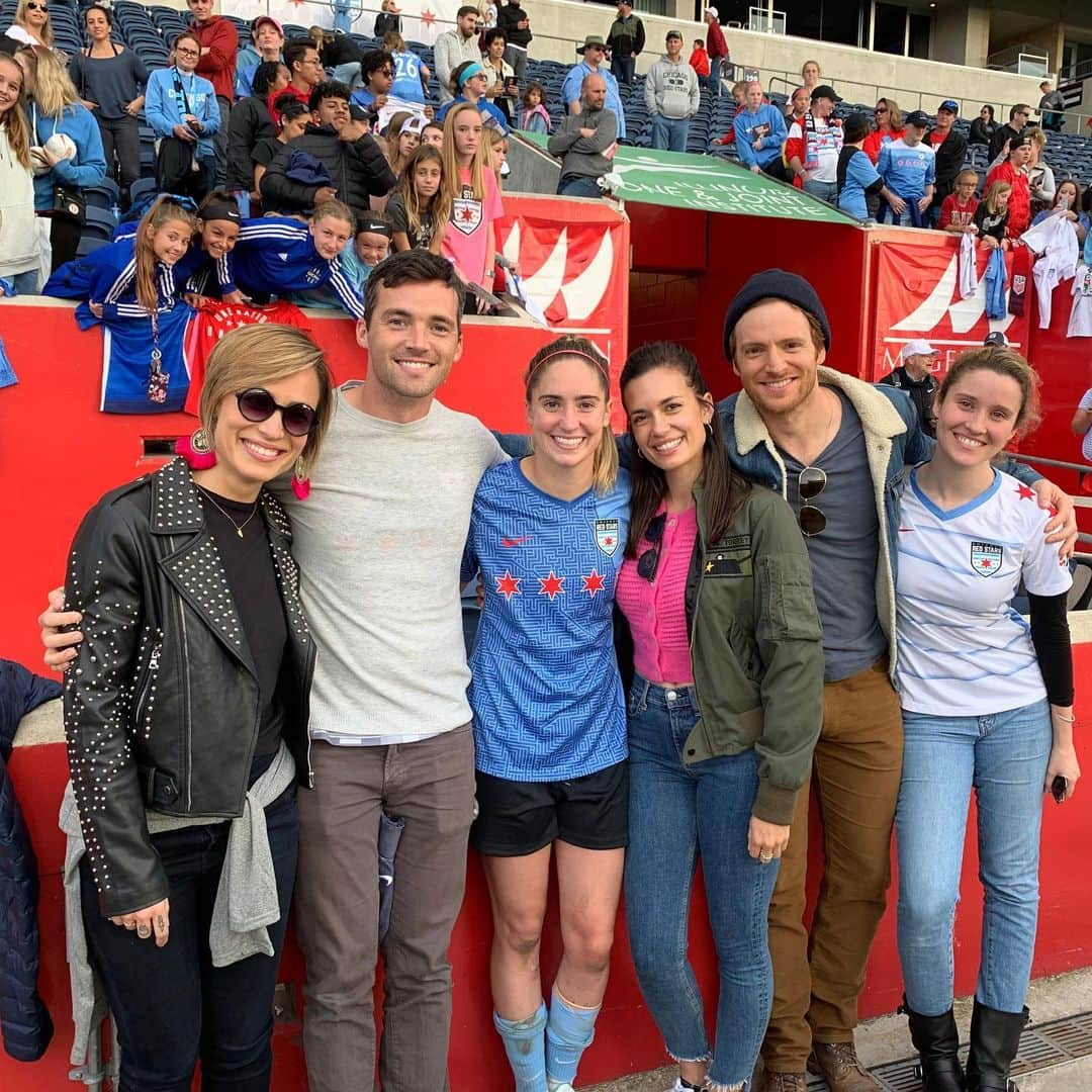 イアン・ハーディンクのインスタグラム：「VICTORY. Congratulations @chicagoredstars ! You busted your asses this season and it shows. Kill it next week!」