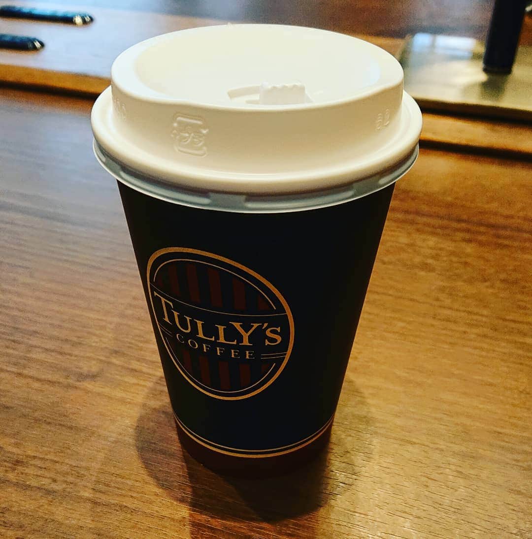 置鮎龍太郎さんのインスタグラム写真 - (置鮎龍太郎Instagram)「無事ランチも食べられたので、少しだけ #TULLY'S で休憩♪」10月21日 13時01分 - chikichikiko