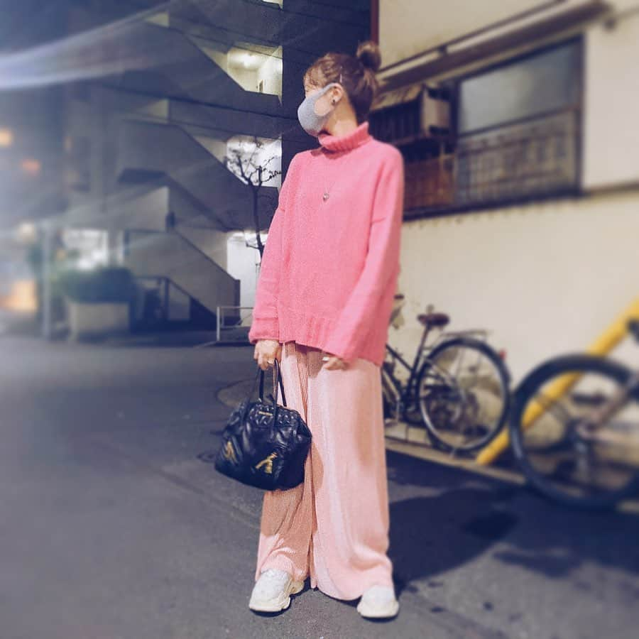 吉田菫さんのインスタグラム写真 - (吉田菫Instagram)「🍑 P  I  N  K 🍑 . . . 私は向島が大好き！ 小さい頃から夏休みとかに いつも向島の家にも行ってたので第二の故郷的な感じかなぁ スカイツリーも近くて浅草も近くて夏にはセミの抜け殻とったり花火みたり☺︎ 大人になると街の見方が変わるんだなぁ。 . . #すぅ服」10月21日 13時08分 - sumiredooon1228