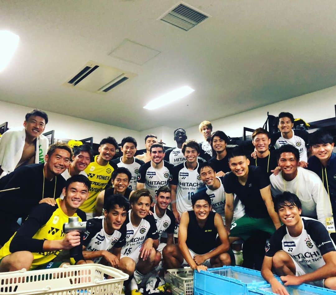 瀬川祐輔のインスタグラム：「. got 3 points🔥 応援ありがとうございました！ 残り5試合 全力で闘います👊 #雰囲気がまるで日立台 #フクアリでゴラッソ多め #フクアリにフクアリ #大学時代はフクアリにフクナシ #きりくん来てくれてありがとう #最高の週末のために #良い準備を #vitoria #champion #golazo」