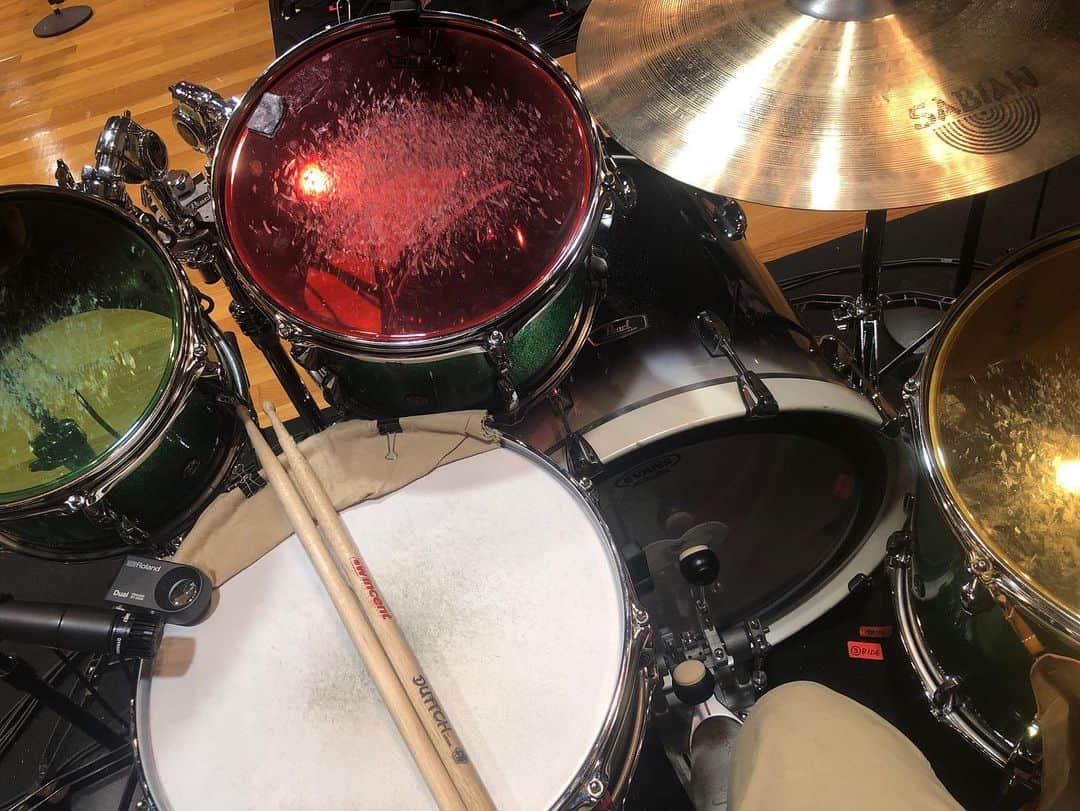 のインスタグラム：「今日もこうして叩ける事に  感謝。  久々現場のリハーサル🤘」