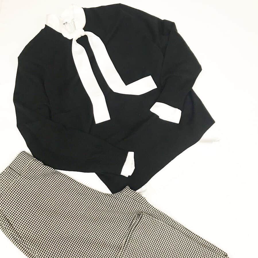 uniqlo_printemps_ginzaのインスタグラム：「New✳︎ レーヨンボウタイブラウス¥1,990+tax  長年お客様から愛されるアイテム、レーヨンブラウスシリーズから、ボウタイブラウスが登場しました！  トレンドのボウタイブラウスはきれい目にジャケットのインナーや、セーターのとレイヤードしたり、幅広い着こなしが楽しめます♫  #レーヨンブラウス #ボウタイブラウス #レーヨンボウタイブラウス」