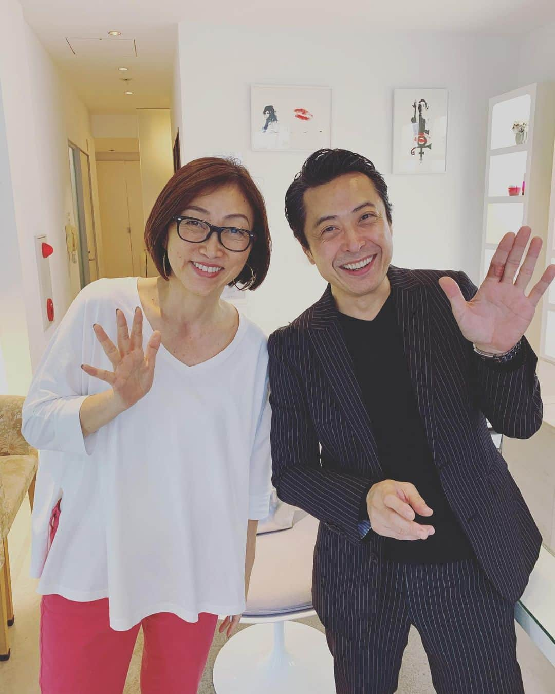 田中ウルヴェ京さんのインスタグラム写真 - (田中ウルヴェ京Instagram)「昨日は恵比寿でカットだけしてもらいました。急いでたから濡らさず切ってそのまま帰った。🤣 いつも切ってもらう田中さん。 #恵比寿 #アージェガーデン」10月21日 15時32分 - miyako.tanaka.oulevey