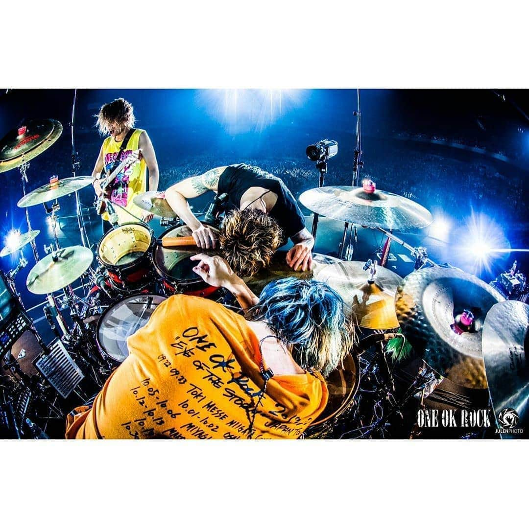 ONE OK ROCK WORLDさんのインスタグラム写真 - (ONE OK ROCK WORLDInstagram)「EYE OF THE STORM JAPAN TOUR 2019-2020 埼玉,埼玉スーパーアリーナ(2日目)  _ @10969taka  埼玉２日目。完全燃焼。 また会いましょう。ありがとう。 @oneokrockofficial  Saitama Day 2. All burnt out.  Let's meet again. Thank you.  _ @toru_10969  埼玉アリーナのエネルギー全て受け取った！今日はいい夢見れそう。また会える日まで！おやすみなさい。📸 @julenphoto  The energy from Saitama Arena, I have received all of it! Looks like I'll have good dreams tonight. Until we meet again! Good night! 📸 @julenphoto  _ @tomo_10969  埼玉2日目🔥 1番後ろまで届いたかな めちゃくちゃ楽しかったね。 幸せな空間、ありがとうね。  @cazrowaoki 📸 #ハッピーウェディング #すごいぞきゅうめい  明日から少し体をリフレッシュ🛁 埼玉ありがとう☺️✨ @julenphoto 📸 #出し切り太郎達  Saitama Day 2🔥 I wounder if it reached all the way to the back It was super fun.  Thank you for the happy time!  @cazrowaoki 📸 #ハッピーウェディング #すごいぞきゅうめい  I'll refresh my body from tomorrow🛁 Thank you Saitama☺️✨ @julenphoto 📸 #出し切り太郎達  _ @ryota_0809  埼玉最高すぎ！！ みんなの熱気凄かった。 幸せな時間をありがとう！ いや〜もう体力残ってない....広島までしっかり充電せな😴☀ Photo by @julenphoto 📸  Saitama you're too awesome! !  Everyone's hype was great.  Thank you for the happy time!  Phew~ I've got 0 energy left in my body....I'll properly recharge before Hiroshima's show 😴☀ Photo by @julenphoto 📸  #oneokrockofficial #10969taka #toru_10969 #tomo_10969 #ryota_0809 #fueledbyramen #eyeofthestorm #eyeofthestormjapantour20192020」10月21日 15時41分 - oneokrockworld