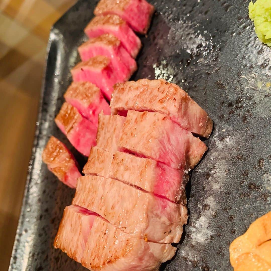 ますぶちさちよさんのインスタグラム写真 - (ますぶちさちよInstagram)「銀座 鉄板焼き ステーキ「ほたる」さんに今回もおいしいものをご馳走になってきました🥺両親を連れて行ったんだけどめちゃくちゃに喜んでくれた‼️ いつも美味しいお肉や海鮮をありがとうございます😭😭🥩 #鉄板焼き　#ステーキ　#鹿児島」10月21日 15時47分 - sachiyomasubuchi___