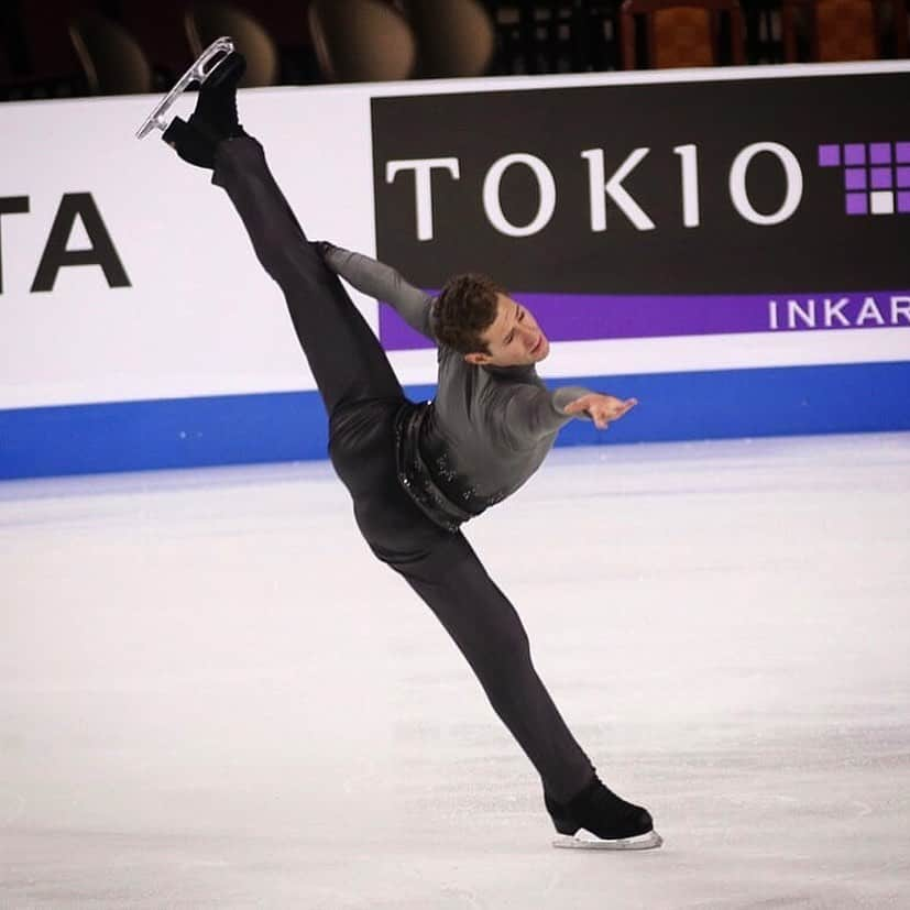 ジェイソン・ブラウンさんのインスタグラム写真 - (ジェイソン・ブラウンInstagram)「✨🥈🇺🇸✨ #SkateAmerica • Beyond grateful for all the love and support this week! Proud to win a medal for #TeamUSA here in Las Vegas! いつも、おうえんをありがとう！つぎのイベントはNHK杯です！🔜🇯🇵」10月21日 16時19分 - jasonbskates