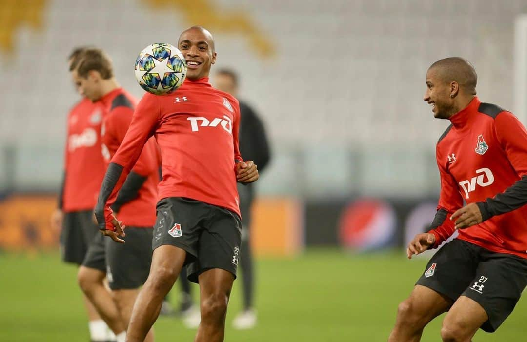 ジョアン・マリオさんのインスタグラム写真 - (ジョアン・マリオInstagram)「Eyes on the ⚽! Last training before the big Champions League game we will have against Juve. We want to bring a good result to Moscow! 🙌🏾🚂 Сосредоточься на мяче! Последняя тренировка перед большим матчем Лиги чемпионов против "Юве". Мы хотим принести хороший результат в Москву. #Локомотив #fclm #fclokomotiv #team #ucl #championsleague」10月22日 3時25分 - joaomario