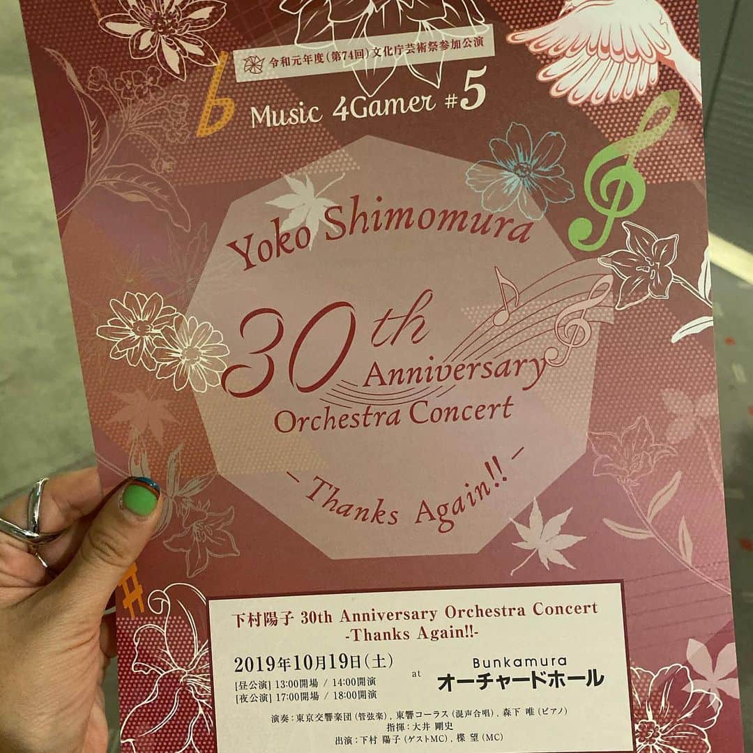 金巻ともこさんのインスタグラム写真 - (金巻ともこInstagram)「「下村陽子 30th Anniversary ORCHESTRA CONCERT -THANKS Again!!-」 本当に素晴らしい楽曲の数々で最高のコンサートでした。ストIIのオケアレンジやばかったな。そしてお誕生日おめでとうございました！楽屋にお邪魔してパシャリ。 #yokoshimomura #gamemusic #下村陽子  #おでかけ金巻」10月22日 2時12分 - tomotomoco