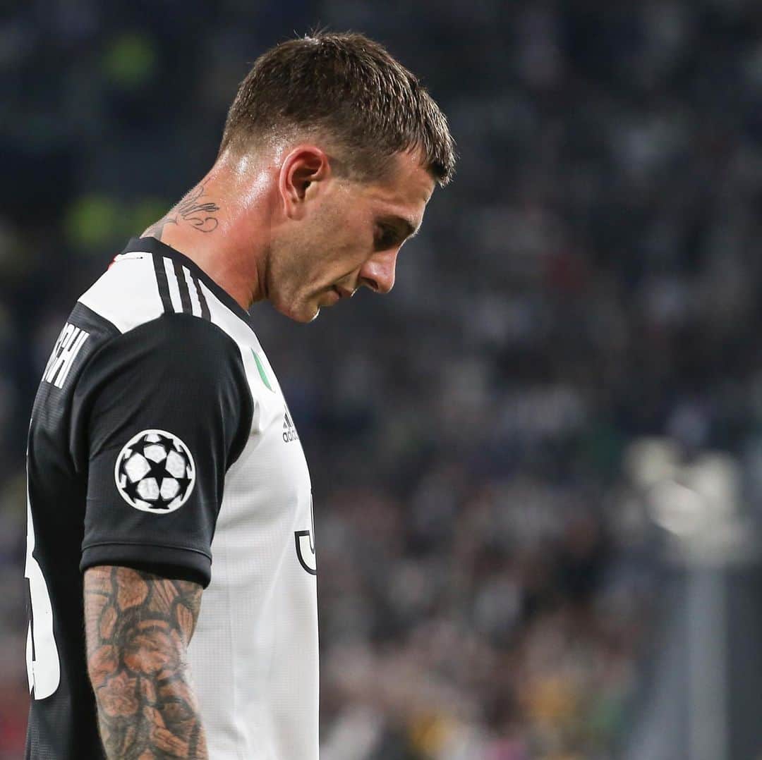 フェデリコ・ベルナルデスキのインスタグラム：「Domani è una notte di Champions, di quelle che piacciono a noi.  #FinoallaFine #JuveFCLM #JuveUCL #Liveahaed」