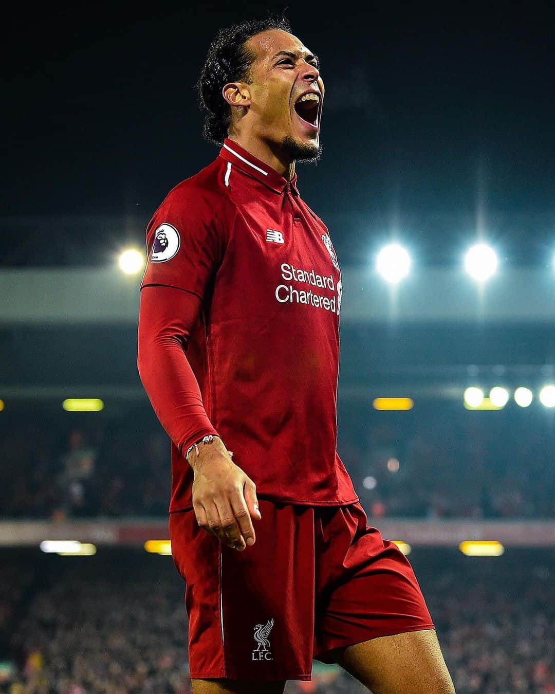 リヴァプールFCさんのインスタグラム写真 - (リヴァプールFCInstagram)「BIG VIRG 💪🔴 @virgilvandijk has been nominated for the Ballon d’Or award 🤩 #LFC #LiverpoolFC #VanDijk #VVD」10月22日 2時23分 - liverpoolfc