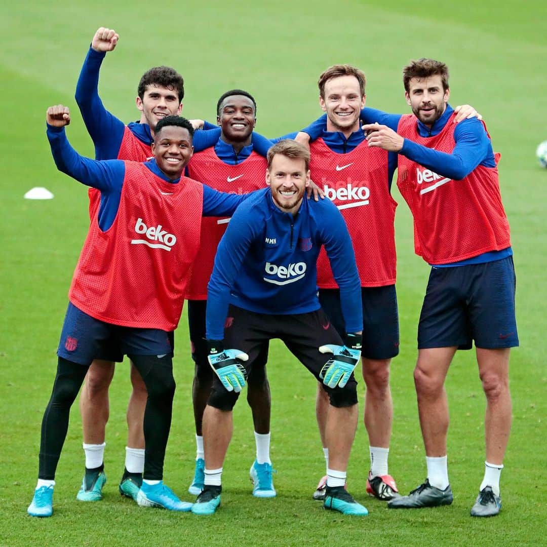 ノルベルト・ムラーラ・ネトのインスタグラム：「👊🏼💪🏼 @fcbarcelona」