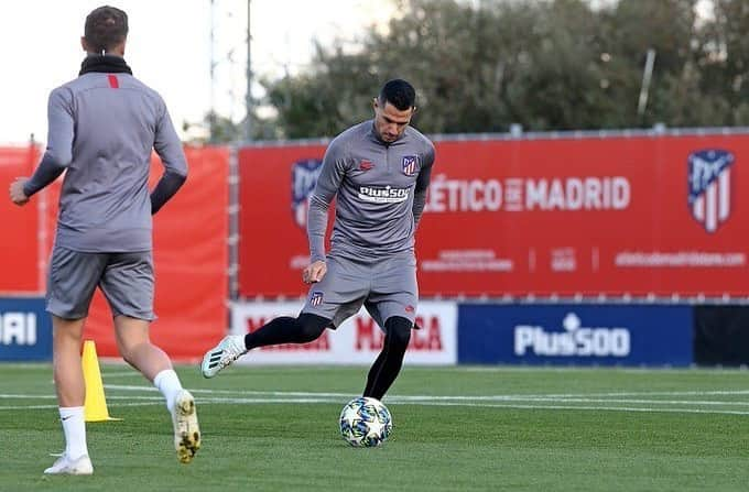 ビクトル・マチン・ペレスさんのインスタグラム写真 - (ビクトル・マチン・ペレスInstagram)「Mañana vuelve la @championsleague 😁💪 @atleticodemadrid 🔴⚪️」10月22日 3時04分 - vitolomperez20