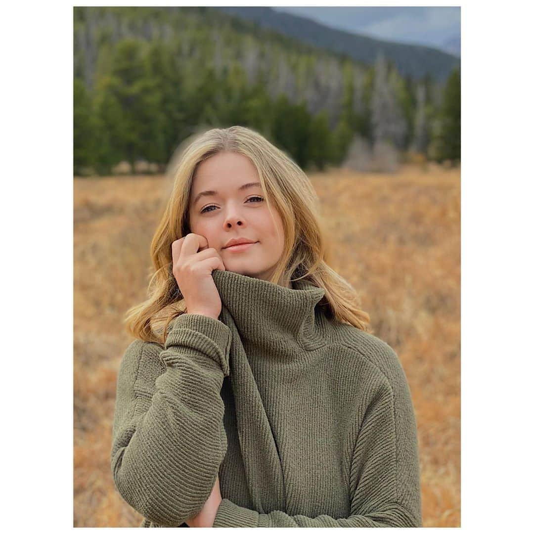 サーシャ・ピーターズさんのインスタグラム写真 - (サーシャ・ピーターズInstagram)「Beautiful Colorado Fall day with my favorite person. 🌲#mcm」10月22日 3時04分 - sashapieterse